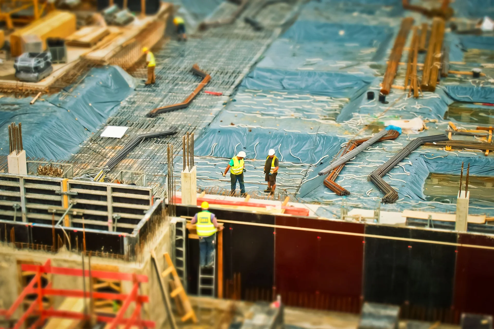 Site Management - Our experienced team oversees every aspect of site operations, maintaining a focus on safety, qualit